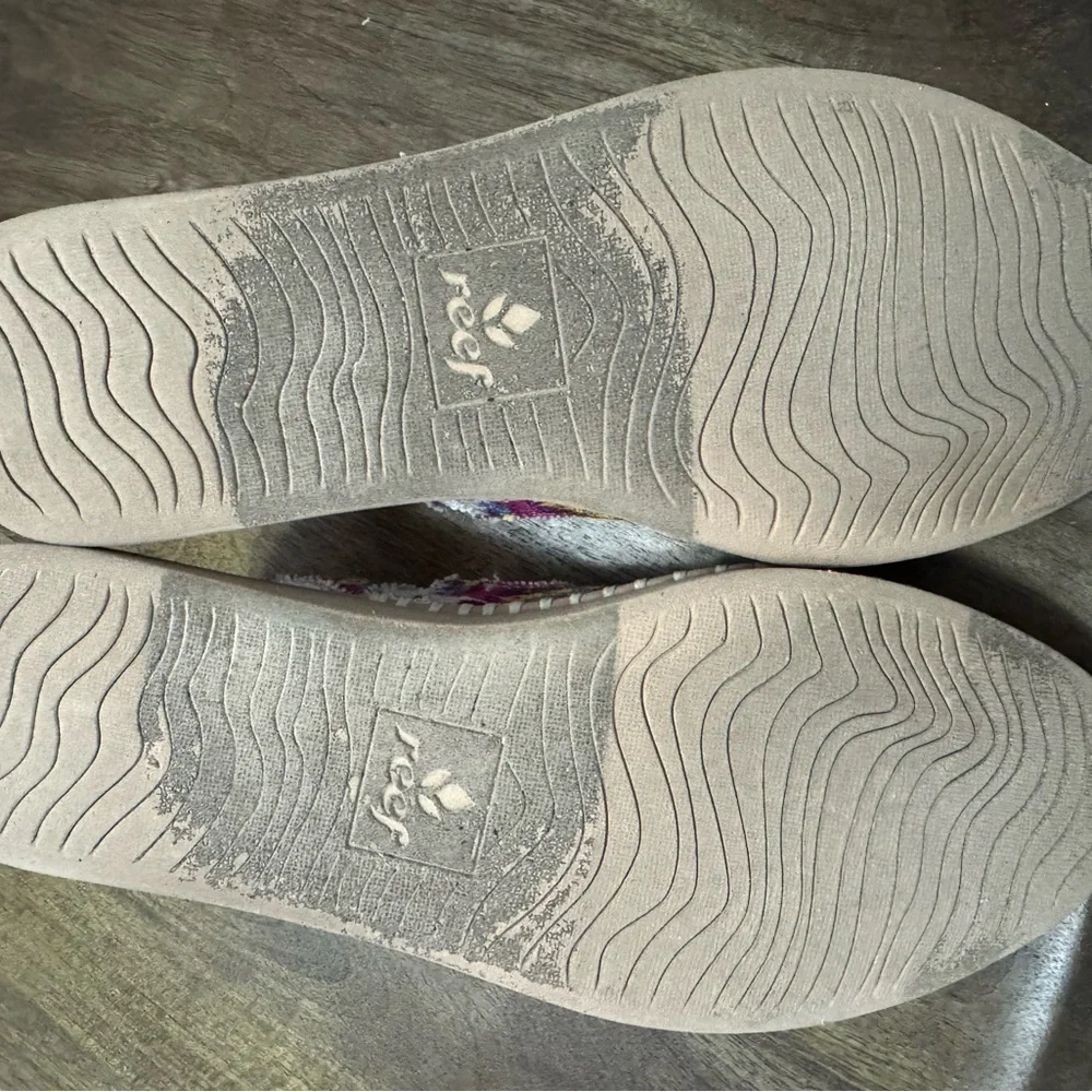 Reef’s Women’s Colorful Floral Canvas Peep-Toe Women’s Sandals 7.5 - Picture 3 of 4